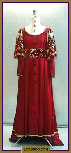 lobosco.com_00000041_1400_donna_woman_rosso_fantasia_red_fantasy_costumi_abiti_teatrali_storici_carnevale_spettacolo_costumes_clothing_theatrical_historical_carnival_performance_4129.jpg