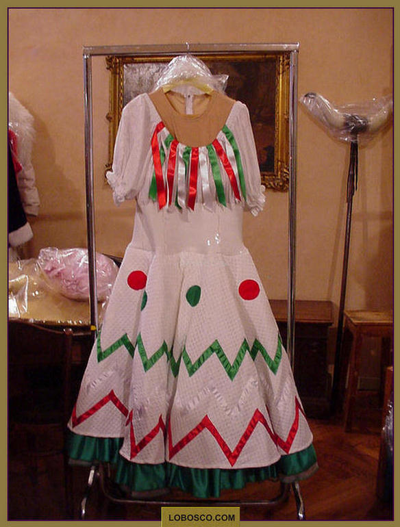 lobosco.com_00004216_pupazzi_puppets_popolani_commoners_bianco_white_costumi_abiti_teatrali_storici_carnevale_spettacolo_costumes_clothing_theatrical_historical_carnival_performance_mvc087f.jpg